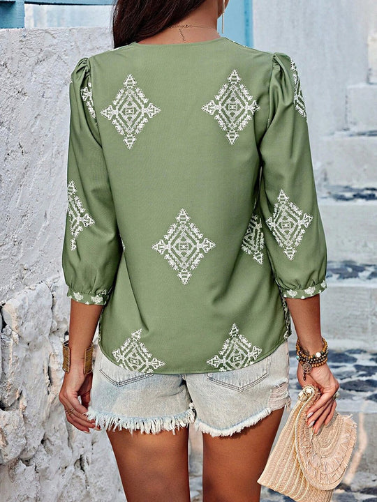 V-neck Fashionable Printed Three-quarter Sleeve Top