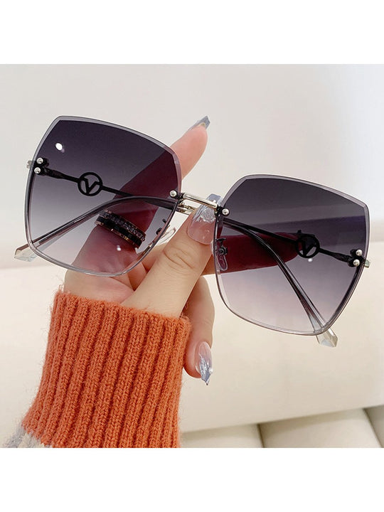 Fashionable Metal Large Frame Gradient Light Color Sunglasses