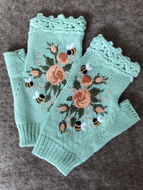 Bee and Flower Embroidery Warm Woolen Half-Finger Gloves