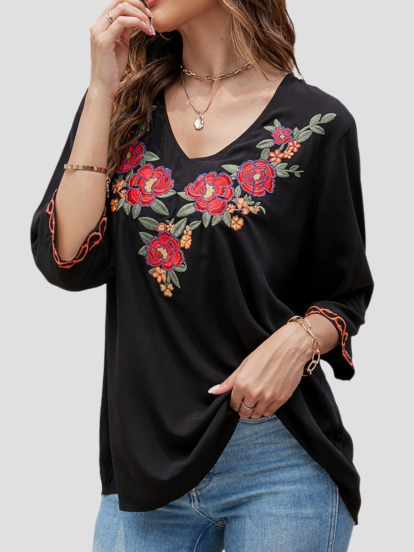 Loose Ethnic Embroidered Three-quater Sleeves Top